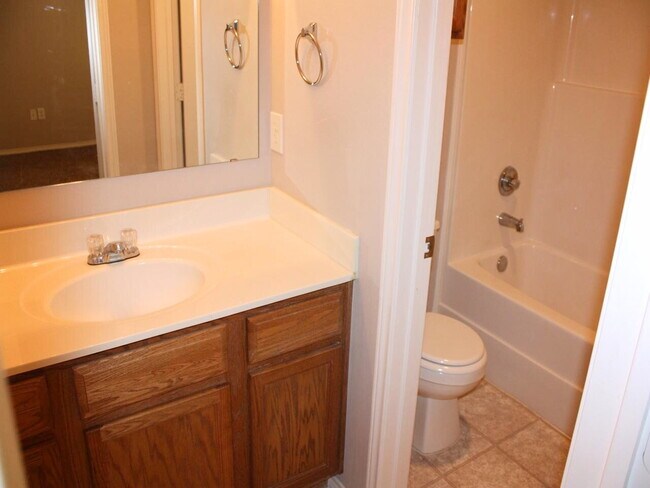 Building Photo - "Charming 3-Bed, 2-Bath Home in Lubbock's Serene Neighborhood – 1,315 Sq Ft of Comfortable Living!"