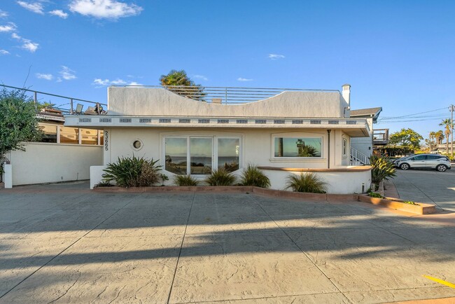 Building Photo - Stunning Home | Coastal Living | Ocean Views