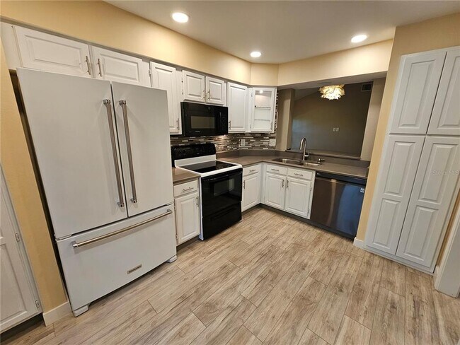 Building Photo - 1210 Cottonwood Trail