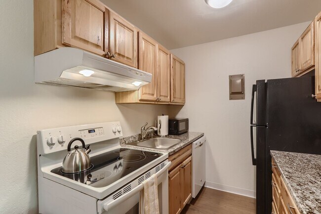 Building Photo - Charming Boulder Condo with Deck, Steps to...