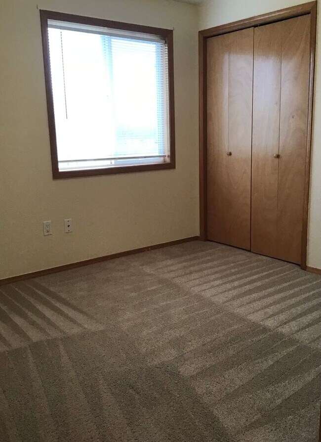 Building Photo - 3012 NE Glacier Way