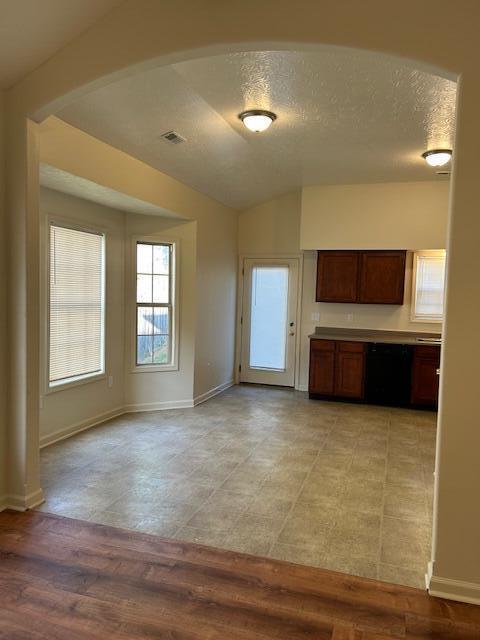 Building Photo - 220 White Oak Trace
