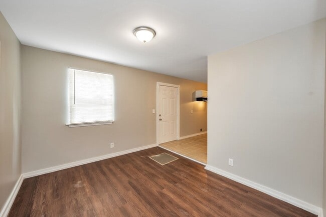 Building Photo - Cozy Childersburg Duplex! 2 Bed 1 Bath $75...