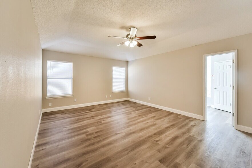 Building Photo - 813 Globe Ave