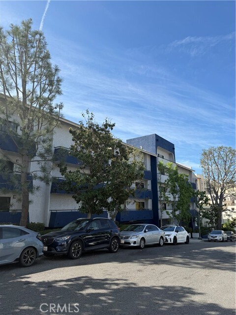 Building Photo - 10982 Roebling Ave