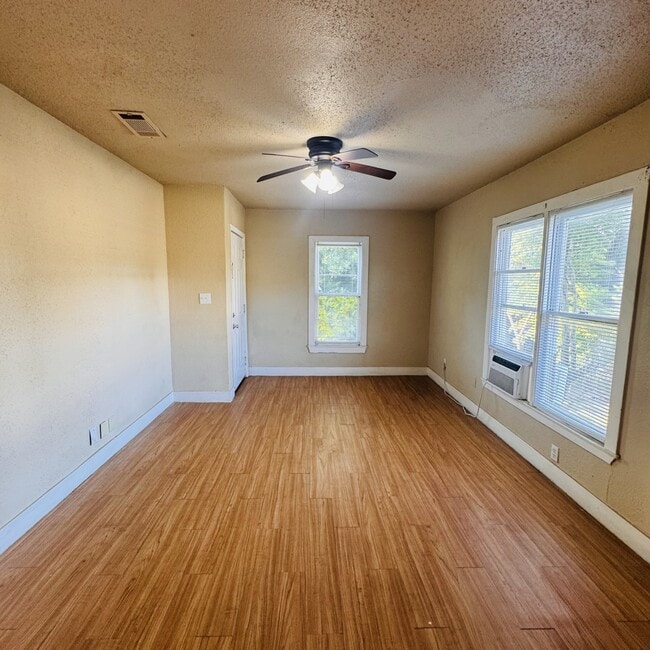 Building Photo - 4024 Howard St