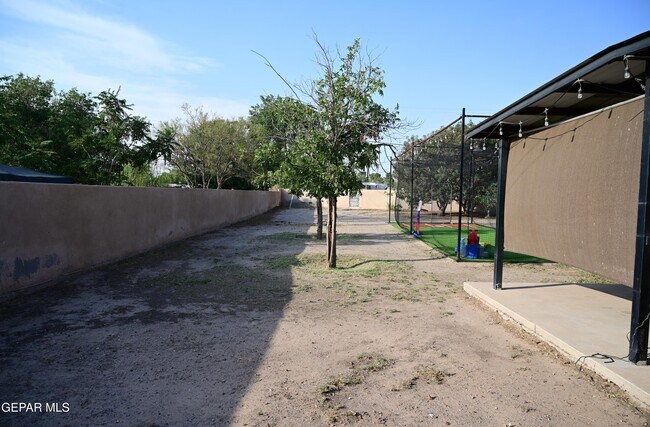 Building Photo - 10725 W Burt Rd