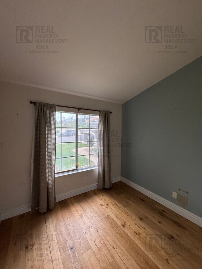 Building Photo - Spacious & Stylish Living in the Heart of Lake Elsinore