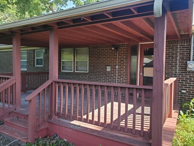 Building Photo - Single Fam. Home just SW of Kellogg and Ro...