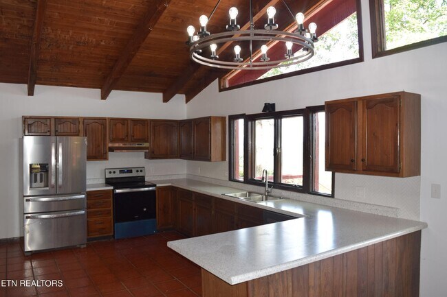 Building Photo - 289 Dark Hollow Rd N
