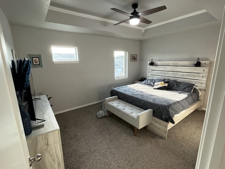 Large master suite - 225 NW Greenwood Pl