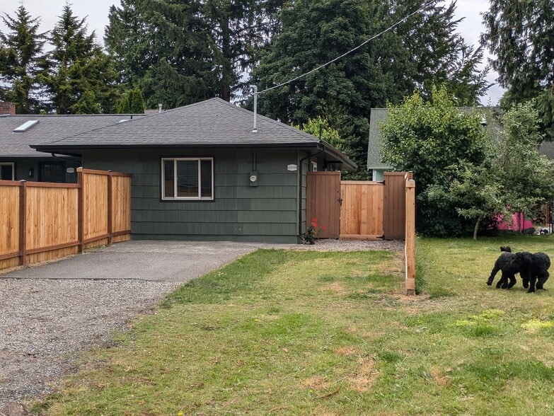 Private parking - 4309 13th Ave SE