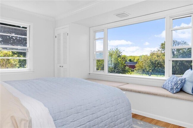 Building Photo - 331 Third Beach Rd