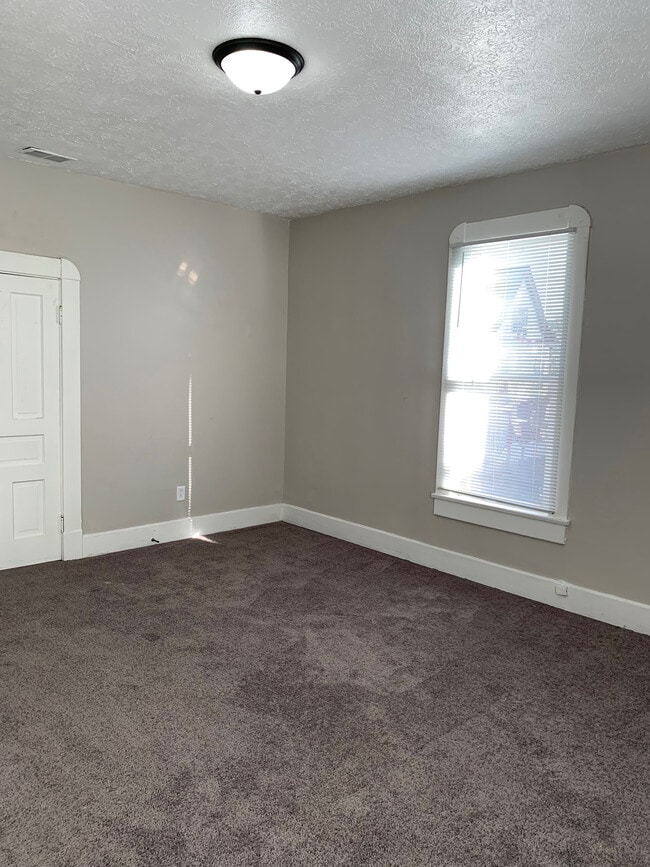 Building Photo - 1053 Villa Ave