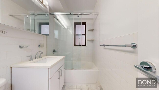 Building Photo - 405 E 56th St