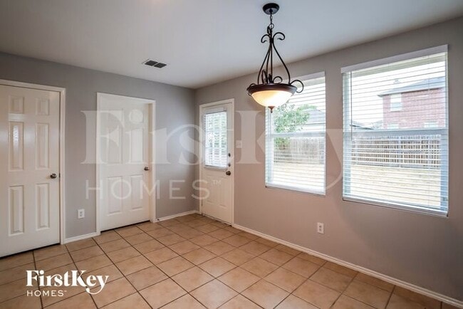 Building Photo - 1613 Baxter Springs Dr