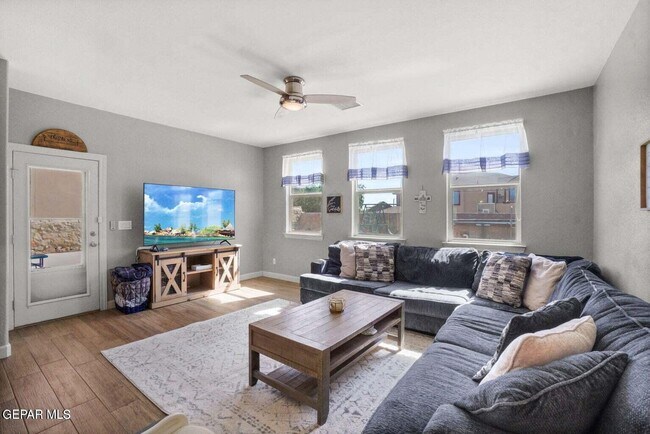 Building Photo - 11032 Bullseye St