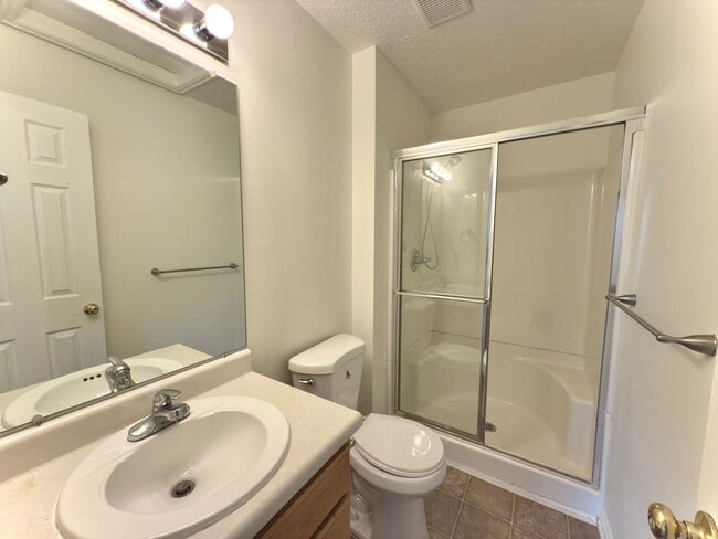 Building Photo - 4 Bedroom Clearfield Town Home Available i...