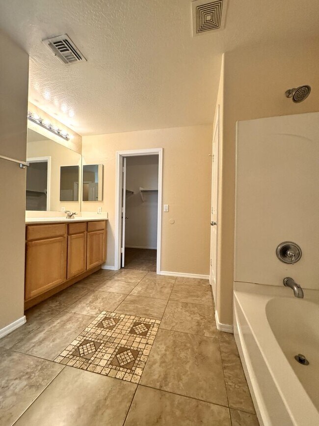 Building Photo - ***MOVE IN SPECIAL: $300 OFF MOVE IN -4 BEDROOM HOME IN TUSCANO