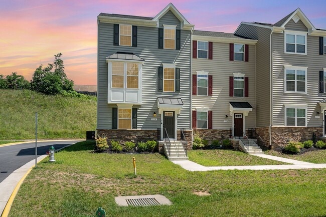 Primary Photo - Premier End-Unit Townhome in Valley Run: A...