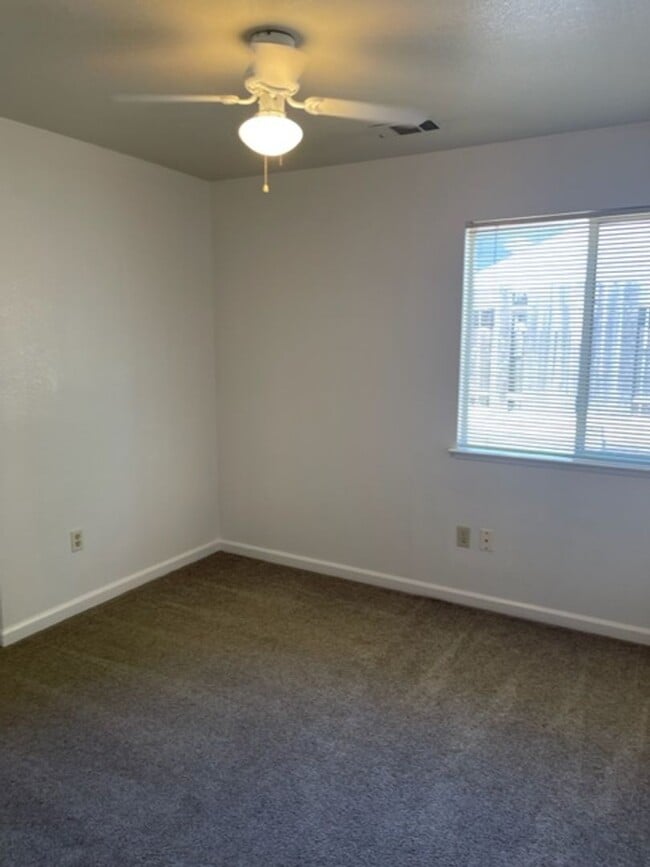 Building Photo - 3 Bedroom in Quail Ridge Subdivision