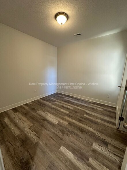 Building Photo - 5472 N Colburn Ct