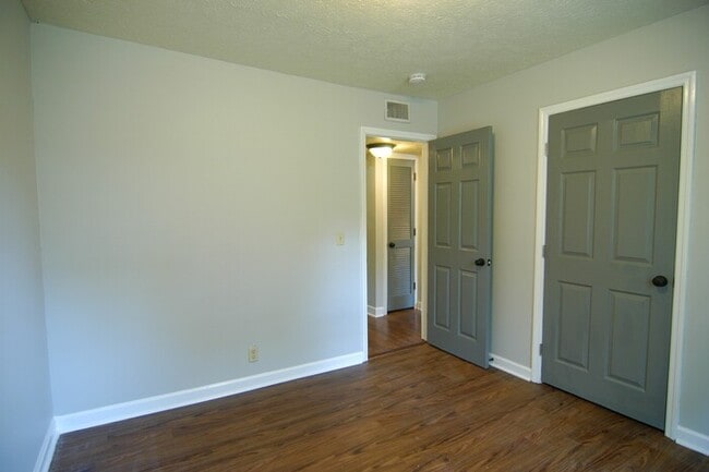Building Photo - 2 Bedroom Inglewood Duplex!