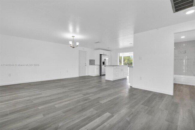 Building Photo - 644 Bonita Ct