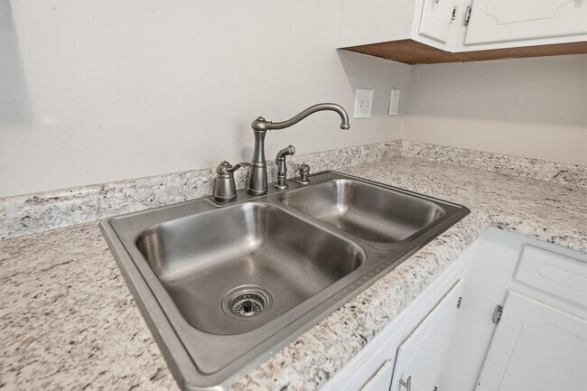 Building Photo - 266 Honeysuckle Way