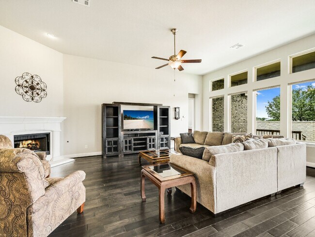 Building Photo - 3925 Octavia Dr