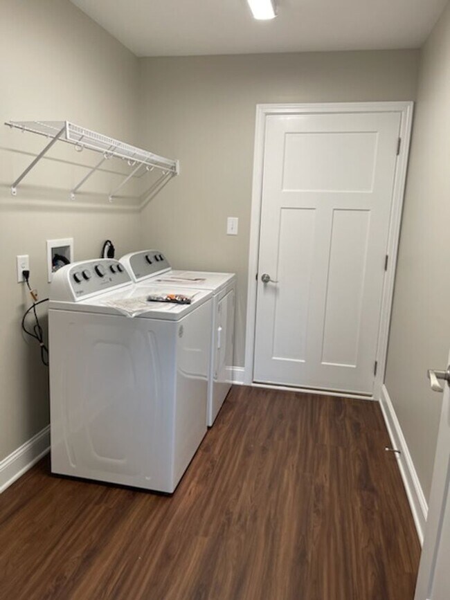 Building Photo - Location & Convenience!!!