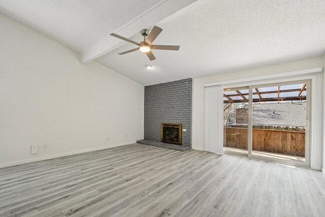 Building Photo - 9424 Singing Quail Dr