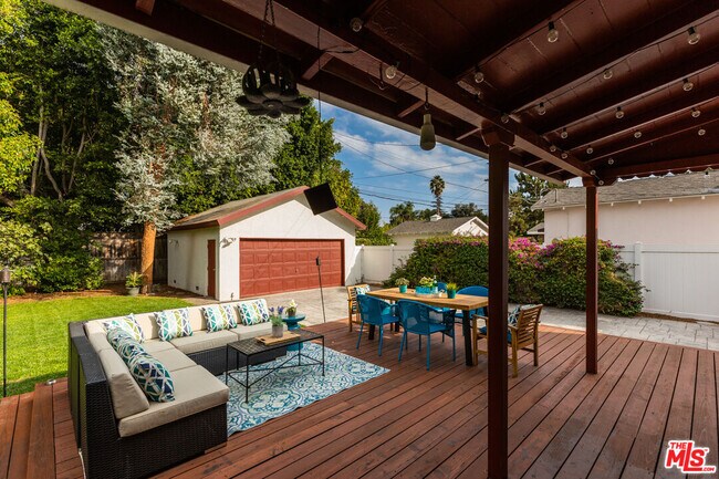 Building Photo - 5732 Vesper Ave