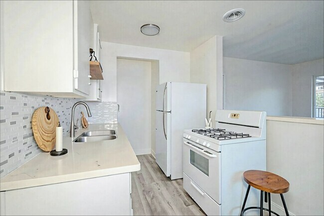 Primary Photo - 1131-1135 E. 4th St.