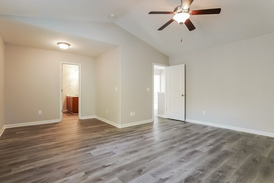 Building Photo - 2736 Manthorp Terrace