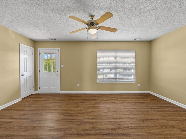 Building Photo - 402 McFall Ct