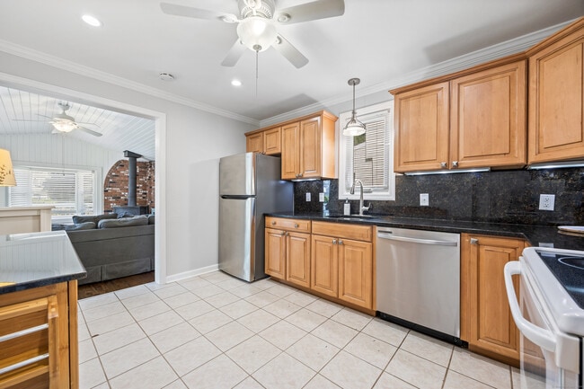 Building Photo - 28 Brookdale Ave