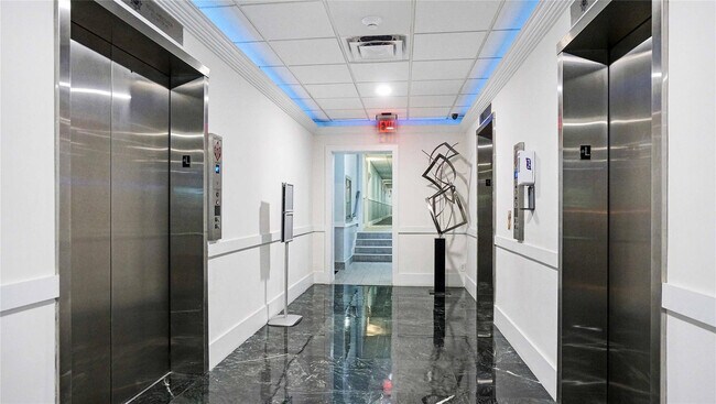 Building Photo - 3700 Galt Ocean Dr