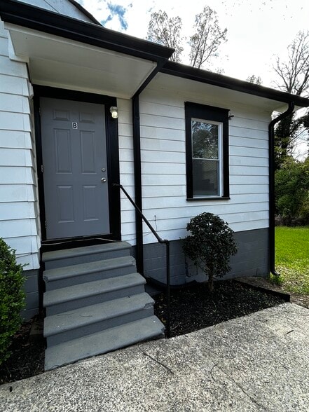 Main Entrance - 2809 7th St SW