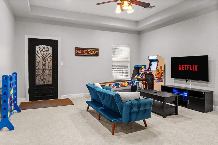 Building Photo - 200 Cove Dr