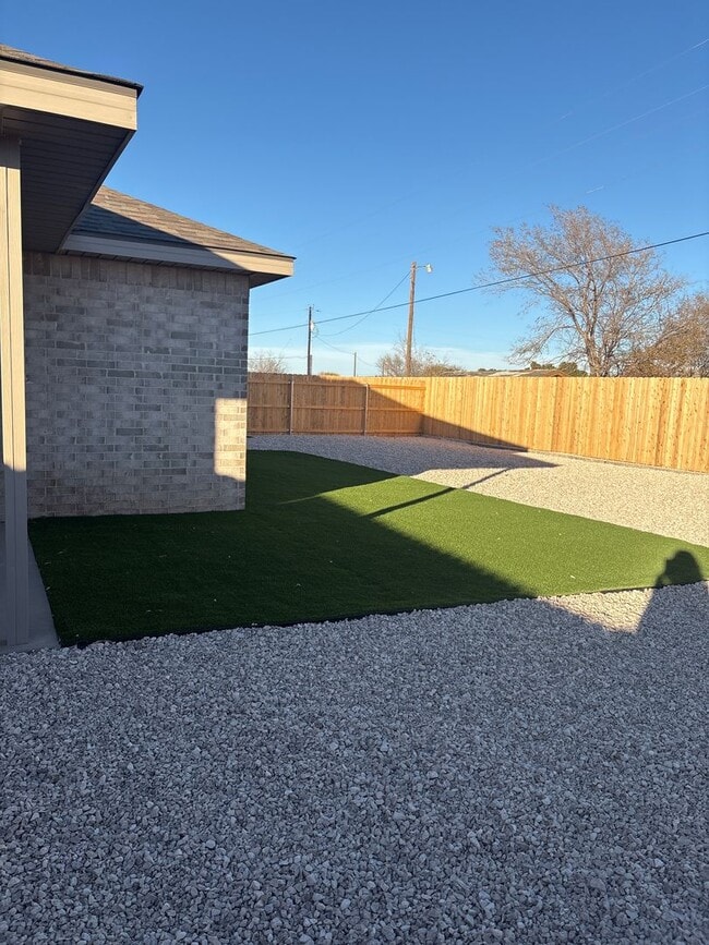 Building Photo - 2513 Is THE ONE for me!