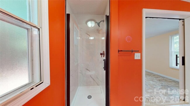 Building Photo - 4120 Glenola Dr