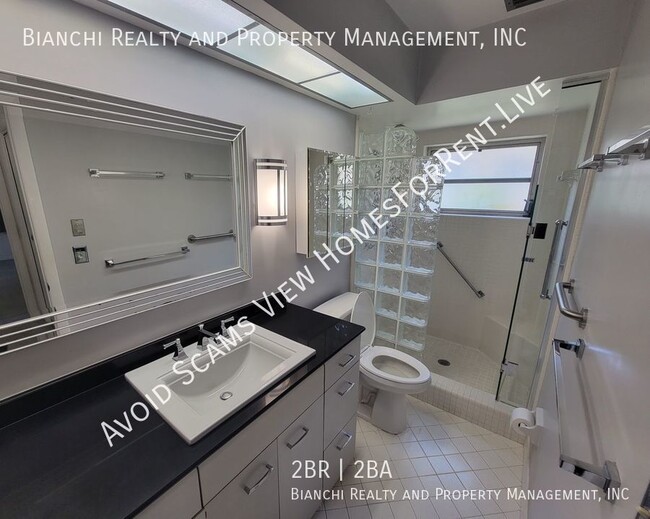 Building Photo - 1657 S Lake Ave