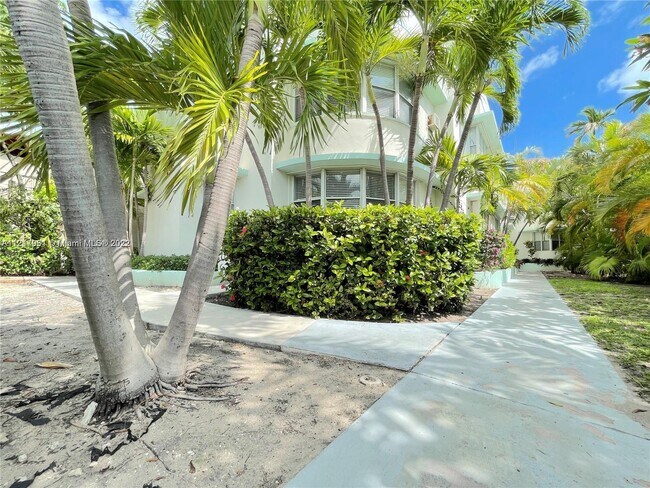 Building Photo - 319 W 28th St