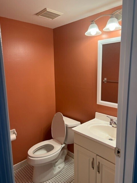 Building Photo - 568 Thrush Ct