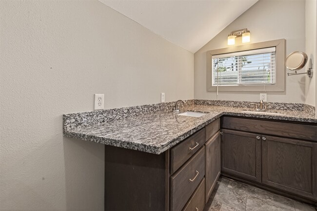 Building Photo - 717 W 30th St