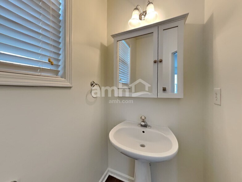 Building Photo - 111 Meandering Way Ln