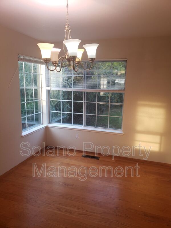 Building Photo - 654 Catalina Cir