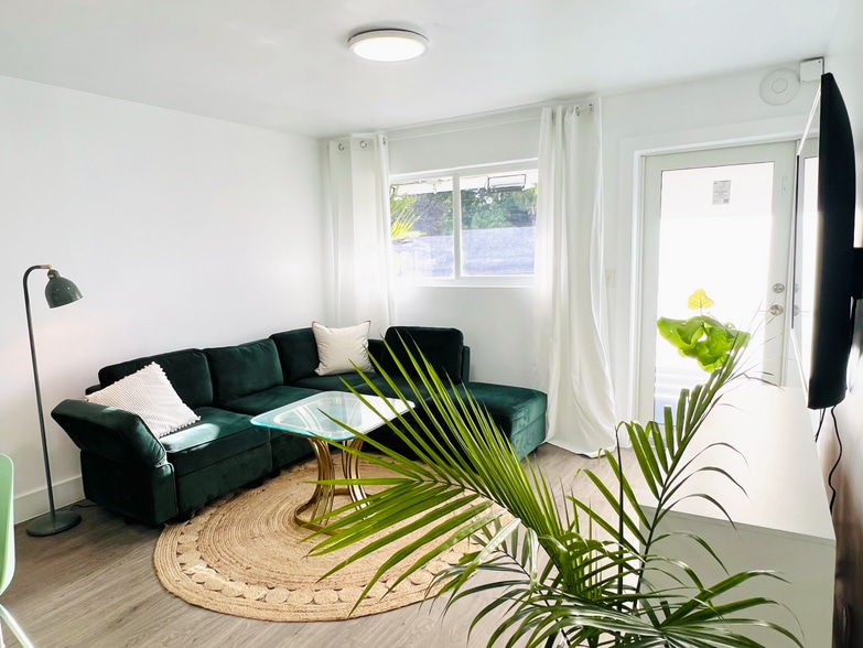 Big comfy couch - 6863 NW 2nd Ave