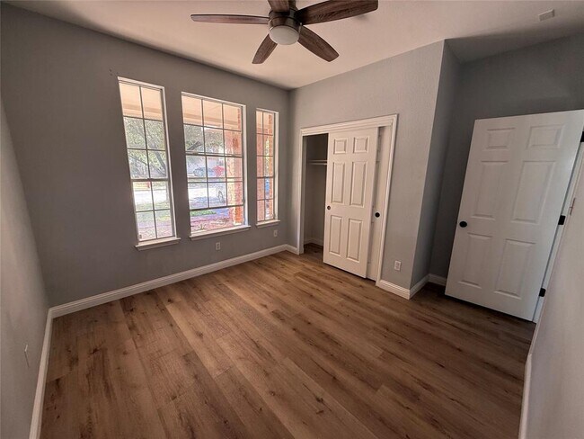 Building Photo - 723 Settlement St